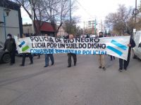 Movilización en calle Tucumán: el consejo de bienestar policial volvió a las calles 