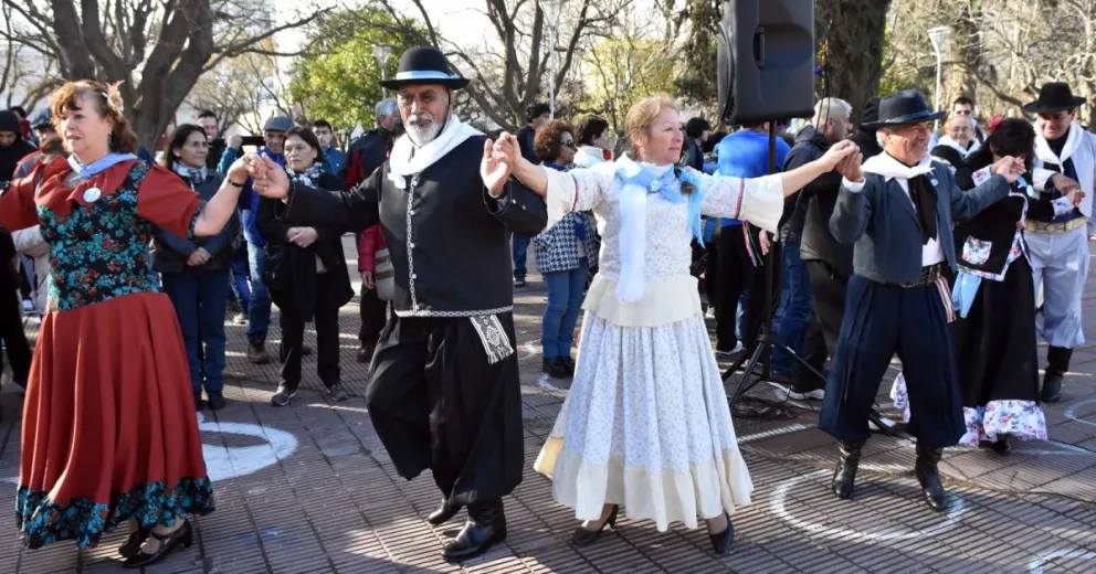 Con un sentido homenaje a Don Inchentronn, se viene el Pericón Gigante en Viedma