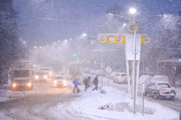 El Servicio Meteorológico Nacional lanzó un alerta por intensas nevadas para este  domingo thumbnail