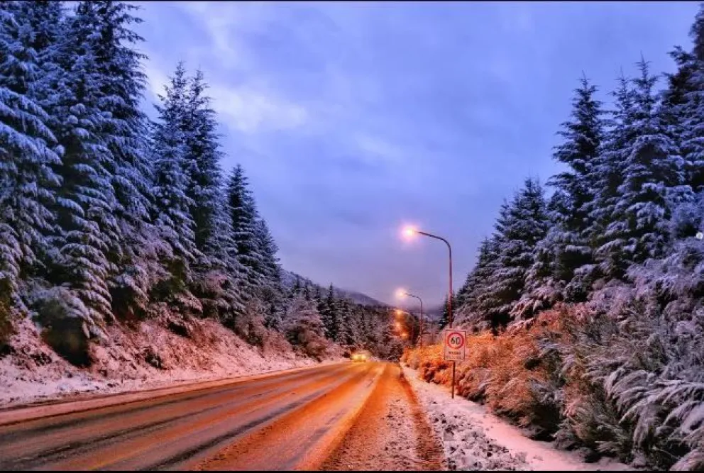Tras la nevada, ya se trabaja en el despeje de nieve de las calles
