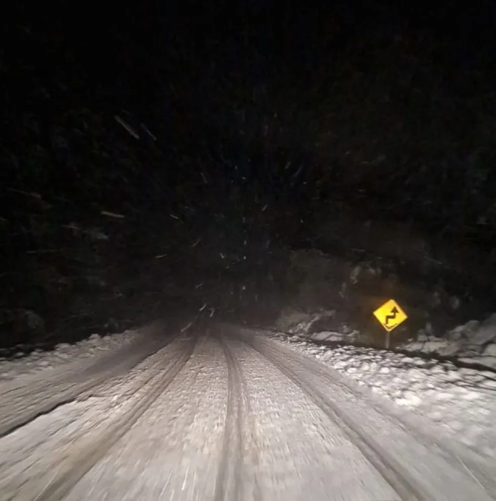 Nieva fuerte en la zona de Tronador y no descartan volver a pedir el uso obligatorio de cadenas