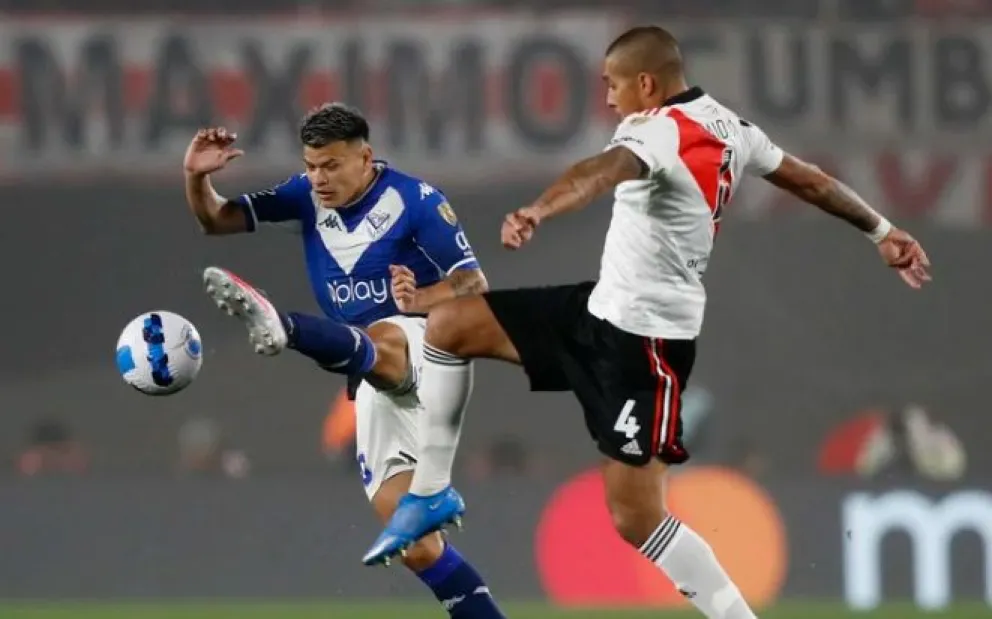 Con un polémico fallo del VAR, River empató ante Vélez y quedó eliminado de la Copa Libertadores