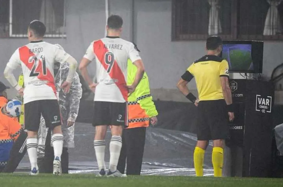 River-Vélez: salieron a la luz los polémicos audios del VAR en el gol anulado