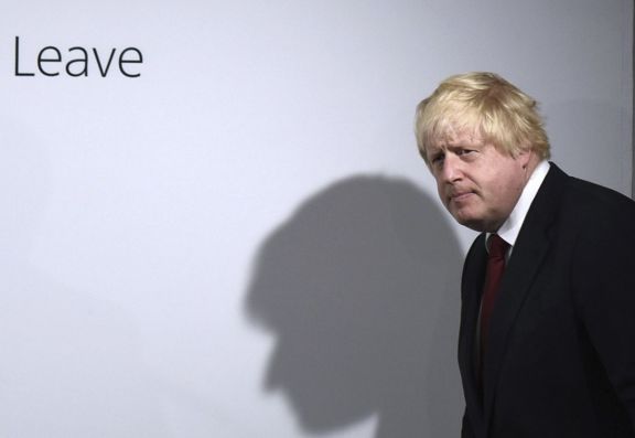Boris Johnson renunció a su cargo pero aún se mantiene en el gobierno hasta que haya sucesor