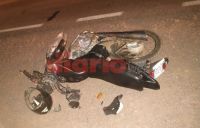 Terrible tragedia en Quimilí: un motociclista de 29 años chocó contra unas señales de tránsito y murió