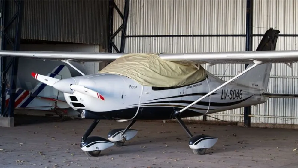 Chocó con la hélice de una avioneta y está internada grave