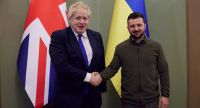 Zelenski agradece a Johnson el apoyo a Ucrania en los "momentos más difíciles"