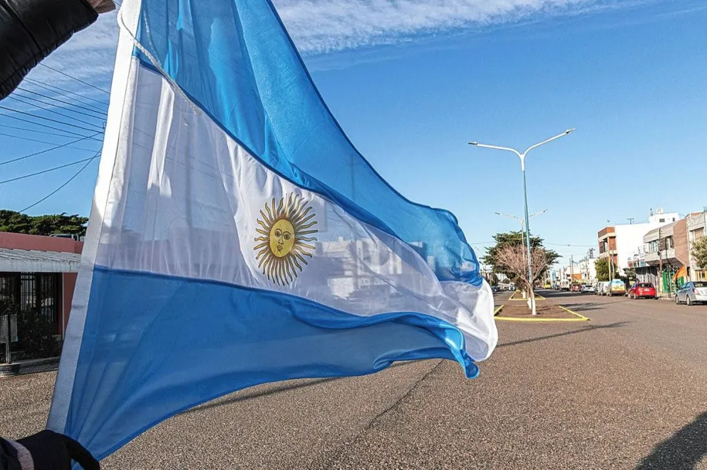 La avenida Polonia se prepara por primera vez para el desfile del 9 de Julio