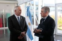 El embajador de EE.UU. y el presidente de YPF se reunieron en Y-TEC