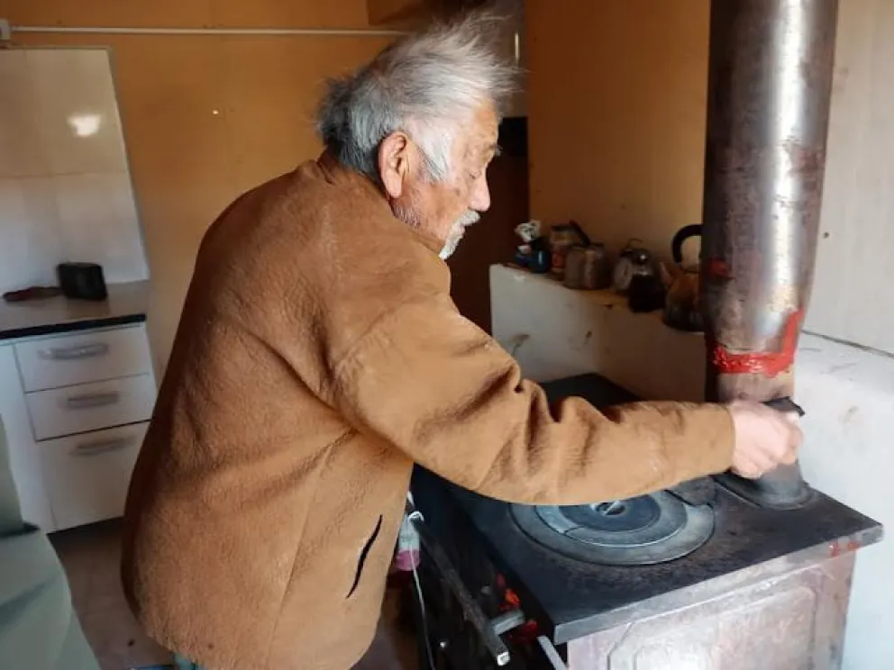 Acción Social entregó una vivienda a un antiguo poblador de la zona