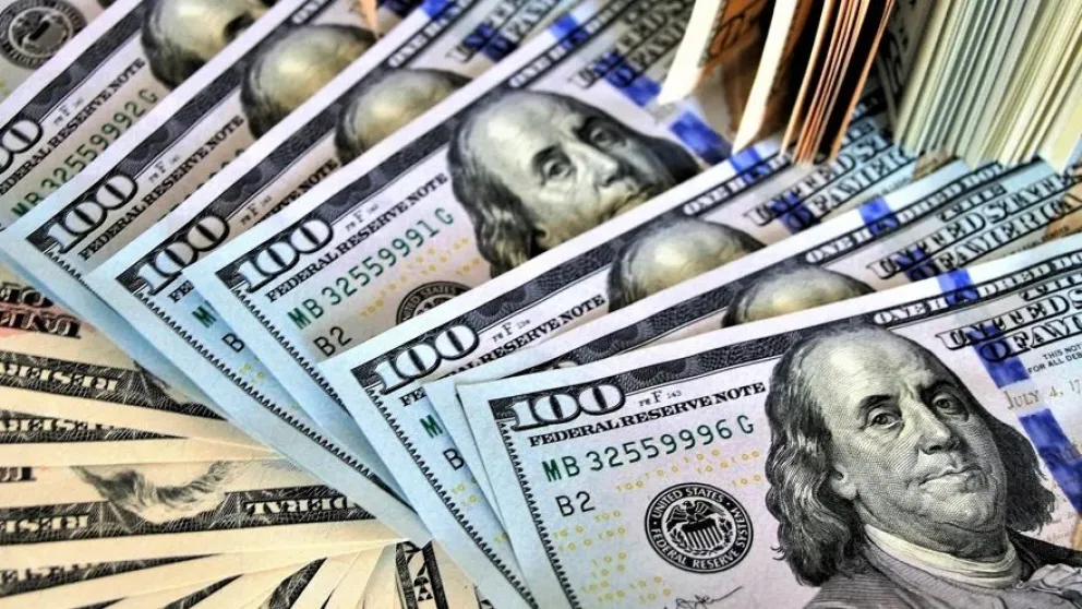Flexibilizan el acceso a dólares para dos sectores clave de la economía argentina
