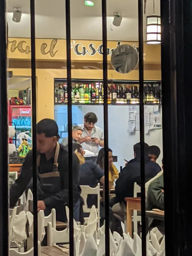 La peor cena de la vida: salteños fueron a comer y les sirvieron un "encargado sacado"