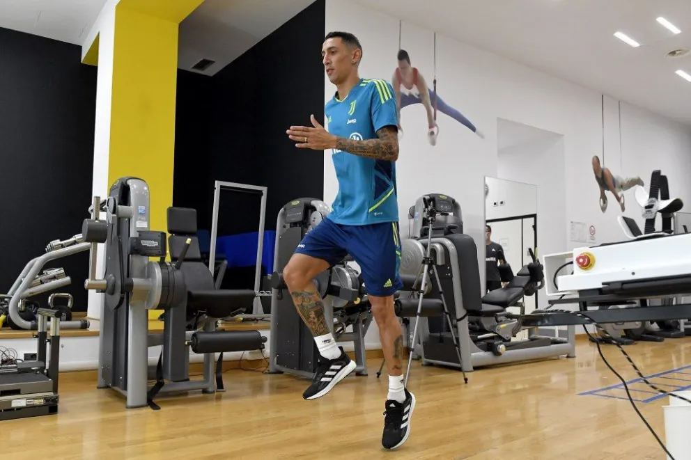 Di María se suma a Juventus y fue recibido por una multitud de hinchas