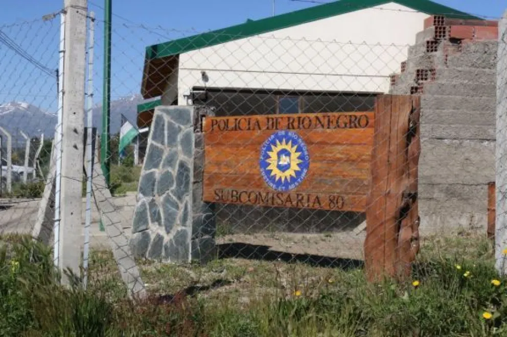 Para robarle, lo hirieron con arma blanca mientras esperaba un taxi