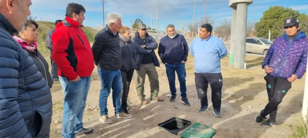 Quedó inaugurada la obra de riego por aspersión en la cancha del barrio Eva Perón