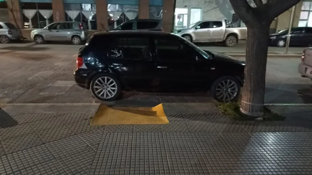 Otro bloqueo de rampa en pleno centro de la ciudad