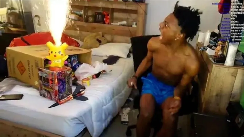 Insólito: un youtuber prendió pirotecnia en su habitación en vivo y tuvieron que ir los bomberos 